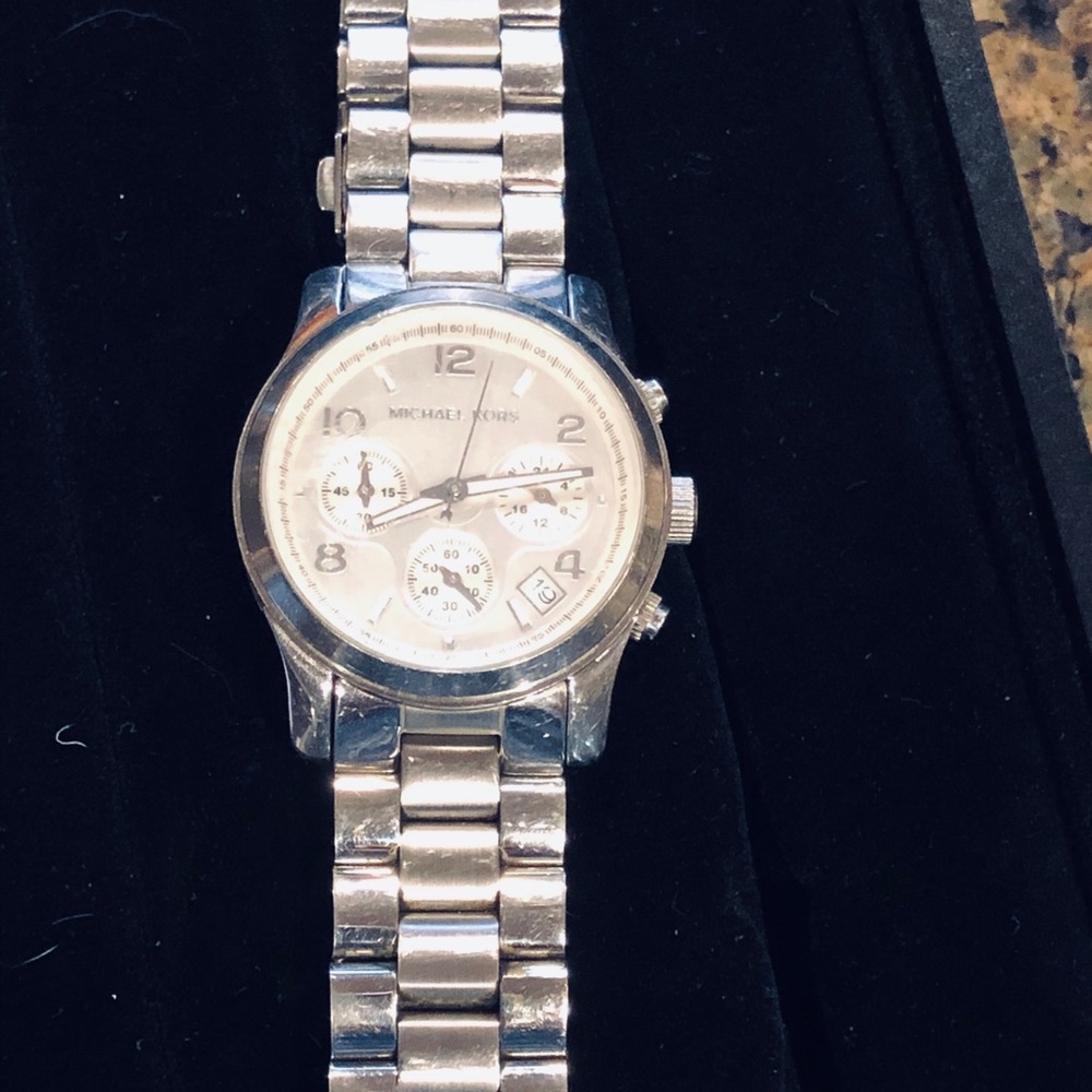 Watch - Picture 2 of 4